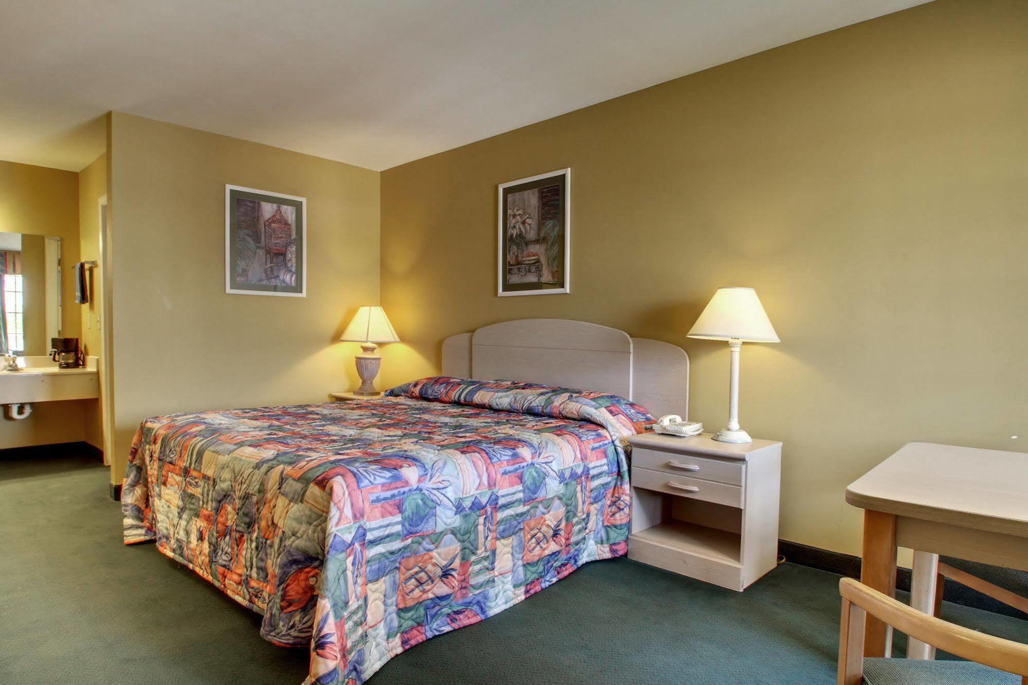 Key West Inn - Childersburg Εξωτερικό φωτογραφία